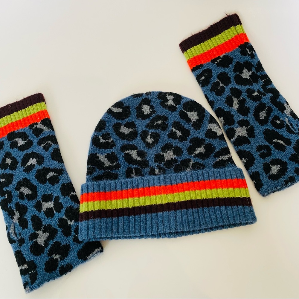Boutique Echo Hat and Arm warmer set